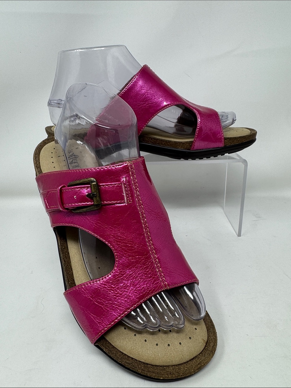NWOT Softspots Metallic Fuchsia Slide Sandals with adjustable Buckle SZ 8 Wide